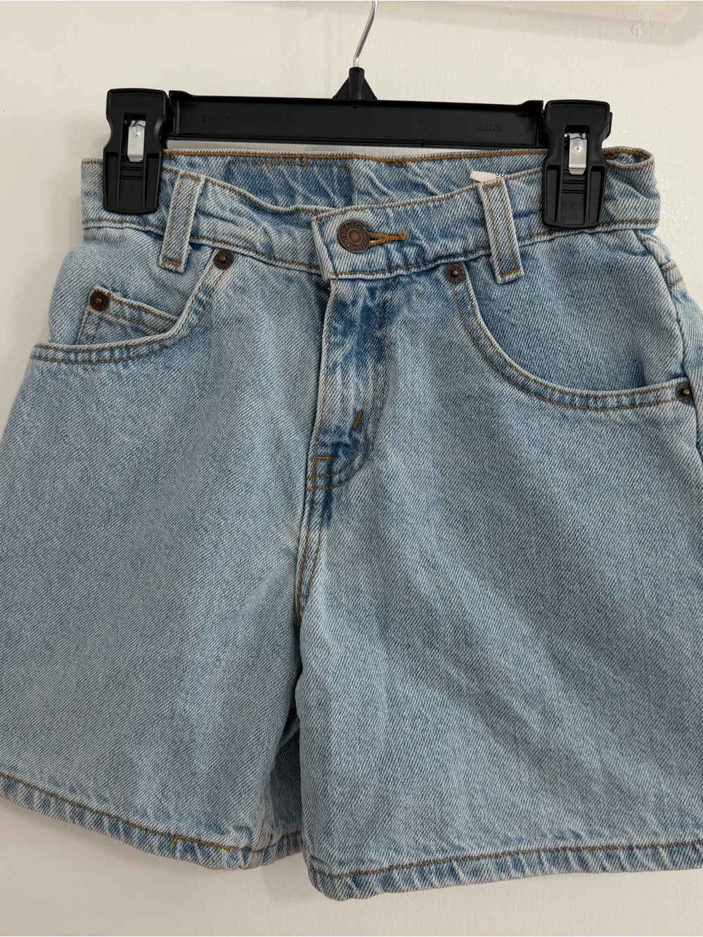 Vintage Levi’s 550 relaxed fit denim shorts